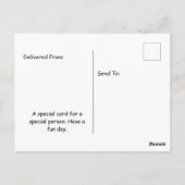 Carte Postale Dragon de Komodo assis à une table avec un gâteau  (Dos)