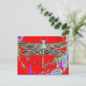 Carte Postale Dragonfly noir blanc sur rouge-violet par Sharles (Debout devant)