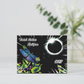 Carte Postale Dragonfly Observe the Total Solar Eclipse 2017 (Debout devant)