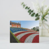 Carte Postale Drapeau Américain sur Gazon (Debout devant)