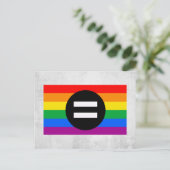 Carte Postale Drapeau des droits gays (Debout devant)