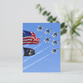 Carte Postale Drapeau des prisonniers de guerre et des soldats d (Debout devant)