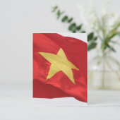 Carte Postale drapeau du vietnam rouge (Debout devant)