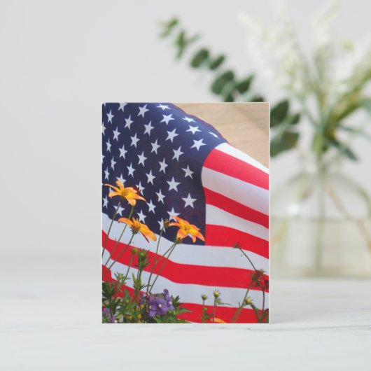 Carte Postale Drapeau et fleurs américains (Debout devant)