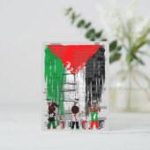 Carte Postale Drapeau palestinien peint par des enfants de Gaza (Debout devant)