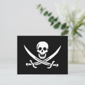 Carte Postale Drapeau pirate crâne épées croisées (Debout devant)