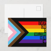 Carte Postale Drapeau Progress Pride (Tout le monde est le bienv (Devant / Derrière)