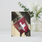 Carte Postale drapeau suisse (Debout devant)