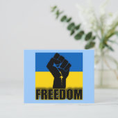 Carte Postale Drapeau ukrainien avec poing pour la LIBERTÉ (Debout devant)