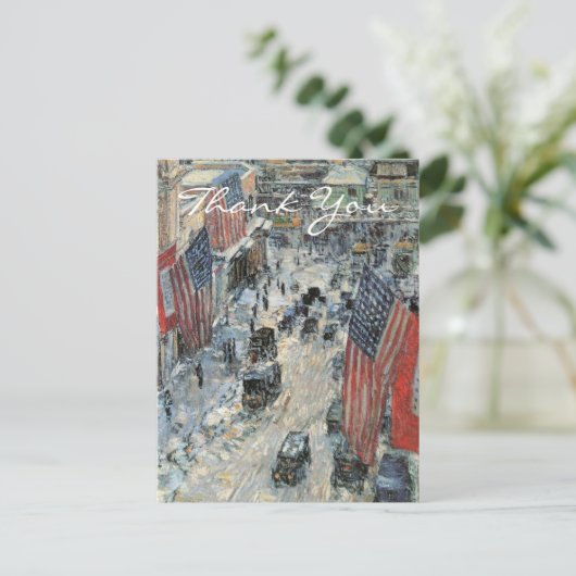 Carte Postale Drapeaux sur la 57e rue par Frederick Childe Hassa (Debout devant)