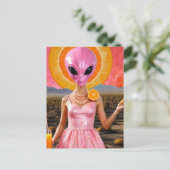 Carte Postale Drôle Alien dame en rose (Debout devant)