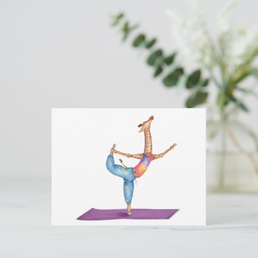 Carte postale drôle de girafe de yoga (Debout devant)