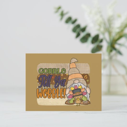 Carte Postale drôle Thanksgiving gobble wobble gnome turkey (Debout devant)