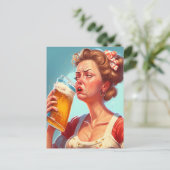 Carte Postale Drôle Vielle Dame à boire une bière (Debout devant)