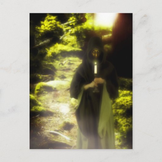Carte Postale druide femelle en forêt (Devant)