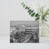 Carte postale du Colisée (Debout devant)
