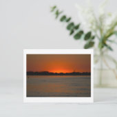 Carte postale du coucher de soleil sur l'océan (Debout devant)