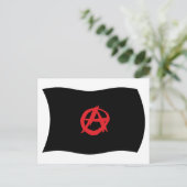 Carte postale du drapeau du mouvement anarchiste (Debout devant)