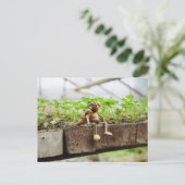 Carte postale du jardinier de printemps de l'elfe  (Debout devant)