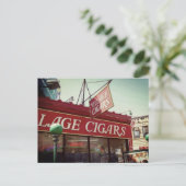 Carte postale du magasin Village Cigars (Debout devant)