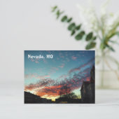 Carte postale du palais de justice et couché de so (Debout devant)