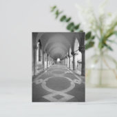 Carte postale du passage du palais des Doges (Debout devant)
