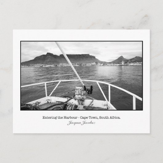 Carte postale d'un bateau entrant dans la baie de (Devant)