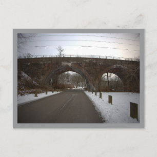 Carte postale d'un pont en arc en hiver