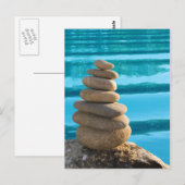 Carte postale d'une tour de pierre Zen avec de l'e (Devant / Derrière)