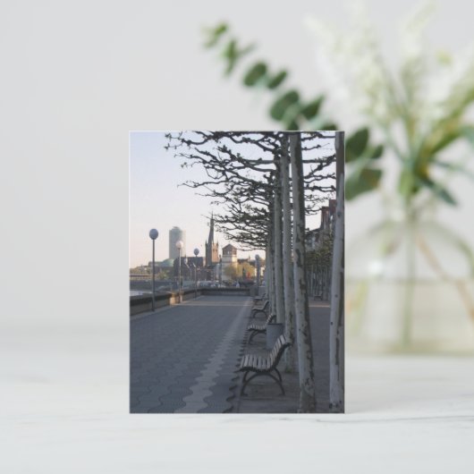 Carte Postale Düsseldorf Rheinpromenade (Debout devant)