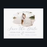 Carte Postale Dusty Blue Romantic Brossé Cadre Enregistrer La Da<br><div class="desc">Cadre brossé romantique bleu et blanc Dusty avec Photo Chic Enregistrer la Carte Postale Date. Avec une texture de marbre de luxe retour, calligraphie élégante police de script plus mince ligne serif! Éditez le vôtre aujourd'hui avec vos noms, date et photo ! ~ Regardez ma boutique pour voir l'ensemble de...</div>