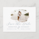 Carte Postale Dusty Blue Romantic Brossé Cadre Enregistrer La Da<br><div class="desc">Cadre brossé romantique bleu et blanc Dusty avec Photo Chic Enregistrer la Carte Postale Date. Avec une texture de marbre de luxe retour, calligraphie élégante police de script plus mince ligne serif! Éditez le vôtre aujourd'hui avec vos noms, date et photo ! ~ Regardez ma boutique pour voir l'ensemble de...</div>