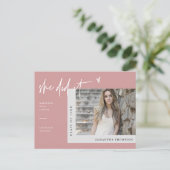 Carte Postale Dusty rose Minimal Heart Photo Elle L'A Fait Diplô (Debout devant)