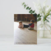 Carte Postale Écouter la présentation de Kid's Talk... (Debout devant)