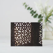 Carte Postale écran de fenêtre en bois indien (Debout devant)