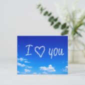 Carte Postale écriture "Je t'aime" dans le ciel (Debout devant)