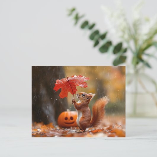 Carte Postale Écureuil mignon avec parapluie à feuilles - Pluie (Debout devant)