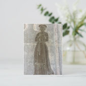 Carte Postale Effigie en laiton d'une femme (Debout devant)