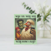 Carte Postale “Egg-less Encounter” Cheesy Chicken (Debout devant)