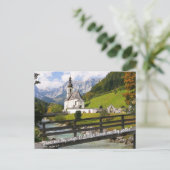 Carte Postale Église à flanc de colline (Debout devant)