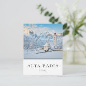 Carte Postale Église avec Dolomites en hiver à Alta Badia (Debout devant)