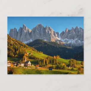 Carte Postale Église et village avec montagnes paysage postca