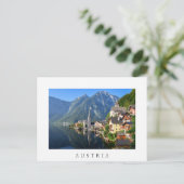 Carte Postale Église et village de Hallstatt, Autriche avec les  (Debout devant)