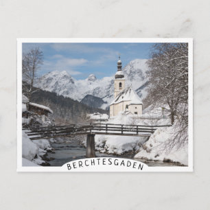 Carte Postale Église sous la neige avec les montagnes des Alpes 