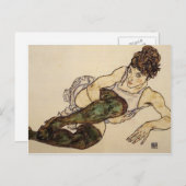 Carte Postale Egon Schiele - Une femme avec des bas verts (Devant / Derrière)