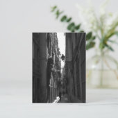 Carte postale El Callejon (Barcelone, Espagne) (Debout devant)