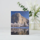 Carte Postale El Capitan se réfléchit dans la rivière Merced en  (Debout devant)