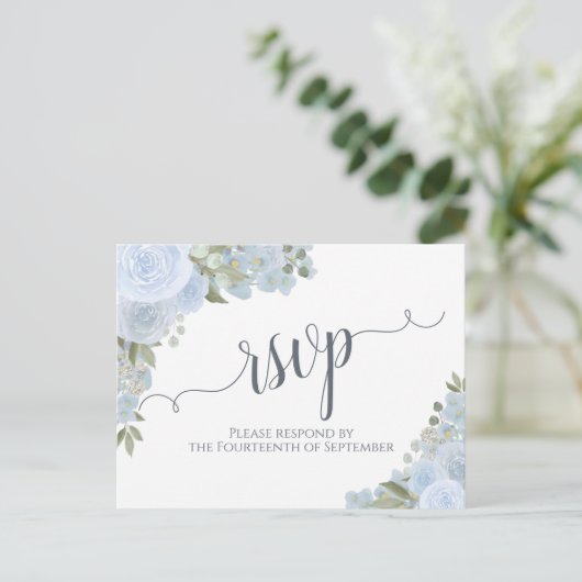 Carte Postale Elégant bleu azur aquarelle mariage floral RSVP (Debout devant)