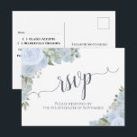 Carte Postale Elégant bleu azur aquarelle mariage floral RSVP<br><div class="desc">Ces belles cartes postales RSVP de mariage présentent une belle aquarelle peinte à la main avec des roses et des fleurs dans les tons bleu poussiéreux. Le titre lit RSVP en calligraphie de script dentée avec des boucles bouclés de chaque côté. Le dos est un formulaire à remplir et à...</div>