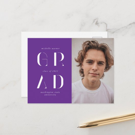 Carte Postale Élégant Faire-part moderne de graduation de script (Devant/Arrière en situation)